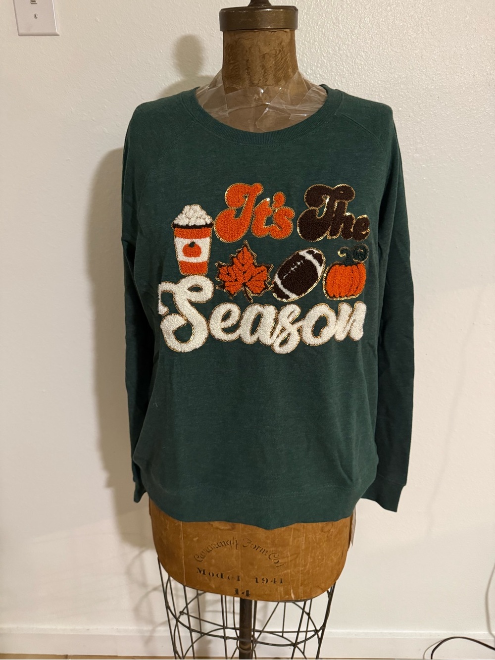 NWT Forest Green 'It's The Season'  Sweater Sizes L & 2X
